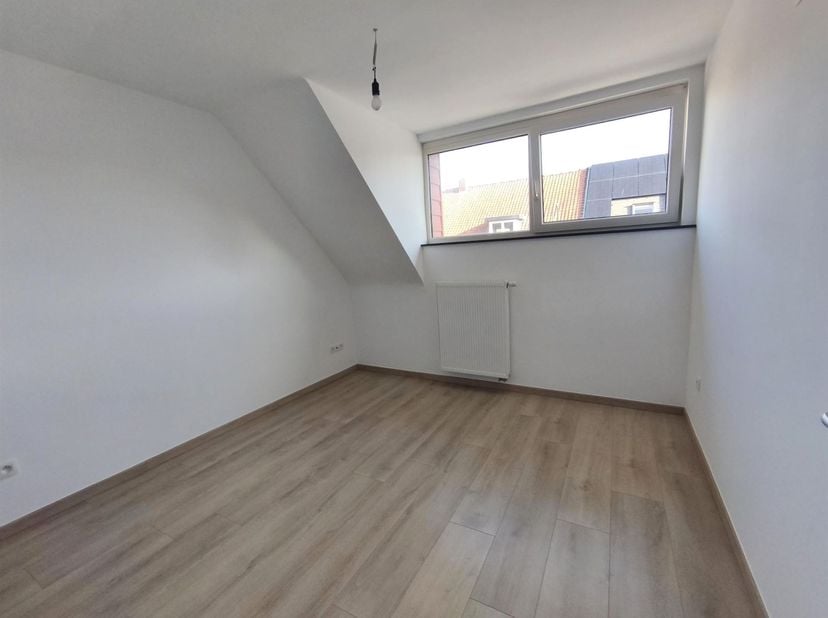 Nieuwbouw appartement met 1 slaapkamer en moderne afwerking<br />
<br />
Ligging<br />
Dit appartement is gelegen in de Vaartstraat te Balen, op ee