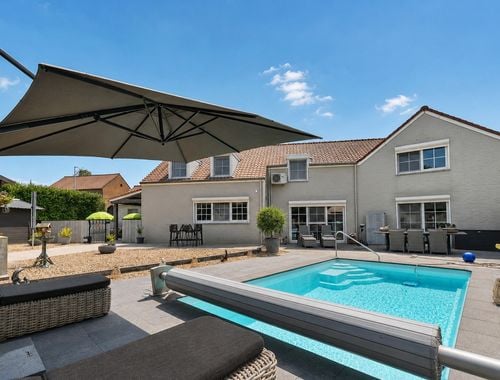                                         Maison à vendre à Veldwezelt, € 720.000
