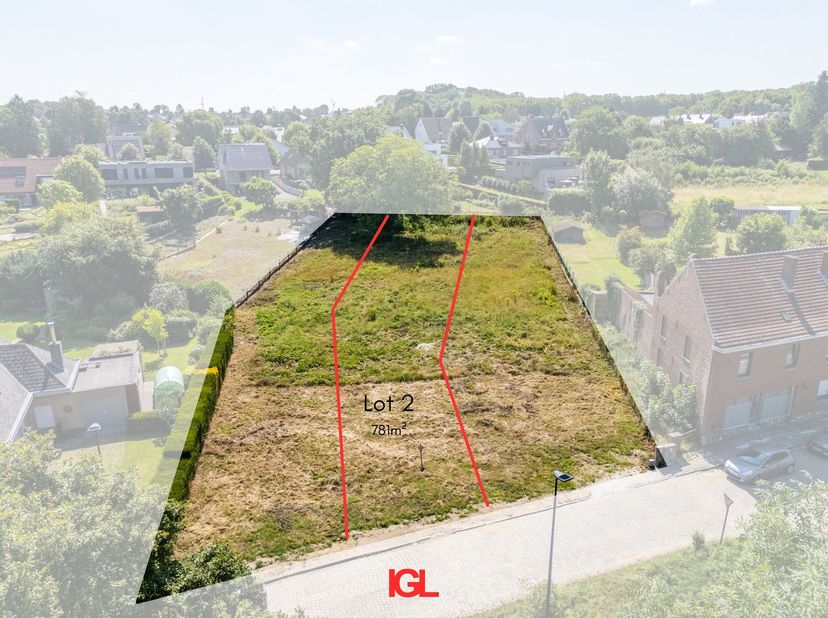 Immo Groot Leeuw stelt u deze bouwgrond voor in centrum Sint-Pieters-Leeuw. Het perceel bestaat uit 7a81ca en is toegelaten om een gesloten bebouwing
