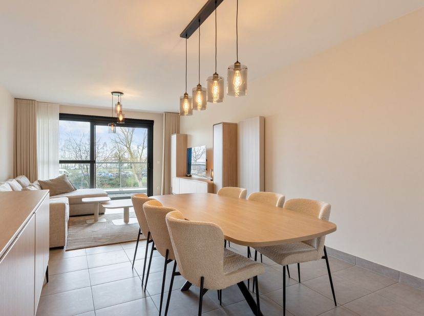 Bent u op zoek naar en jong en stijlvol appartement in een bruisende omgeving?<br />
Dit prachtig appartement (eind 2025 totaal gerenoveerd) in reside