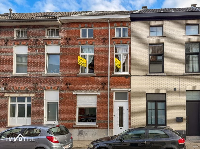 Huis te koop in Vakschoolstraat 23,
                    9300 Aalst