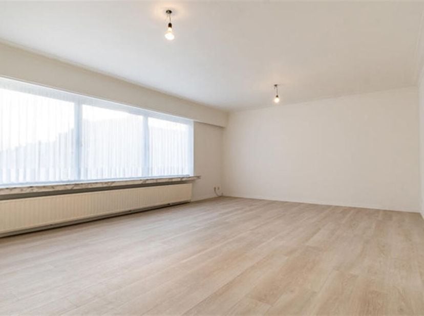Gerenoveerd appartement met 2 slaapkamers, terras, tuin en garage op uitstekende locatie in Mechelen<br />
Ligging: Dit zeer rustig appartement is gun