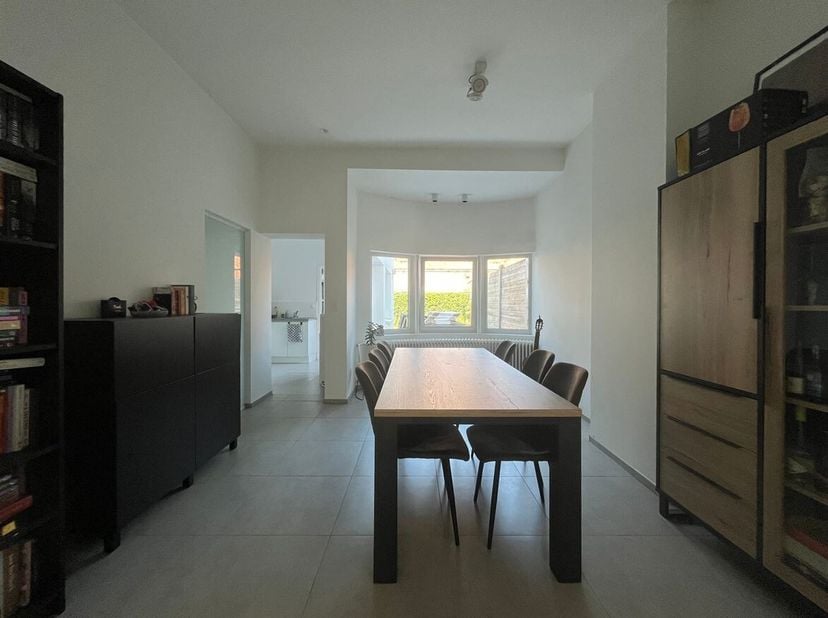 Prachtig gelijkvloers duplex appartement met twee slaapkamers en tuin<br />
Ligging: Toplocatie in het hart van Meerhout, met alle dagelijkse voorzien