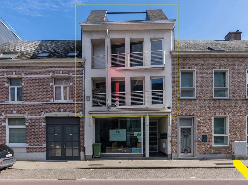 Prachtig duplex appartement met rooftop terras.<br />
We betreden dit prachtig appartement via de gemeenschappelijke inkomhal om vervolgens de trap te