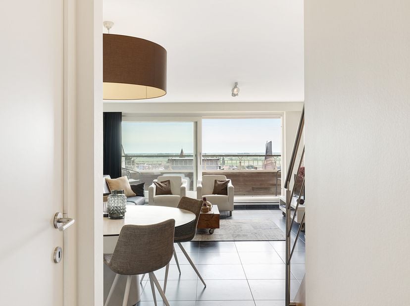Dit zonovergoten appartement, gelegen in een rustige zijstraat van het Stübbenpark, bevindt zich op steenworp afstand van het strand.<br />
<br />
Ind
