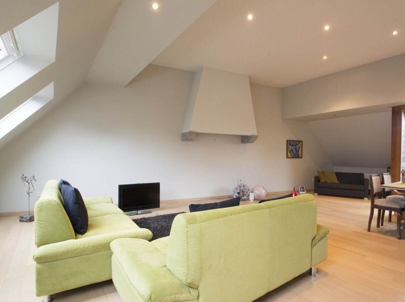 BEMEUBELD APPARTEMENT VOOR KORTE TERMIJN  (ex-pats !)<br />
<br />
whatsapp op 00 32 475 279 604<br />
<br />
Dit gemeubeld appartement is gevestigd i