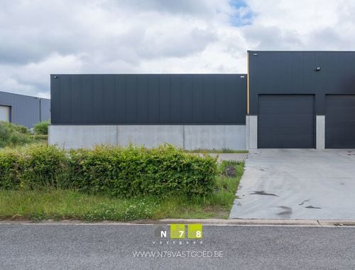                                         Bâtiment d’entreprise à vendre à Lanaken, € 451.000
