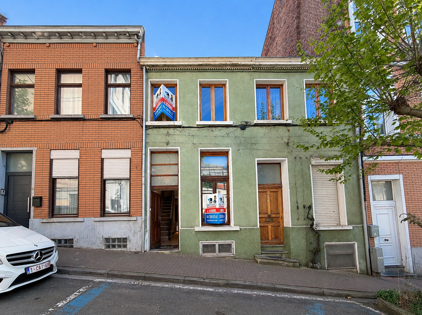 SKYIMMO BRUSSEL biedt deze eengezinswoning te renoveren aan in Sint-Joost-ten-Node<br />
<br />
Het SKYIMMO-agentschap stelt u deze eengezinswoning vo