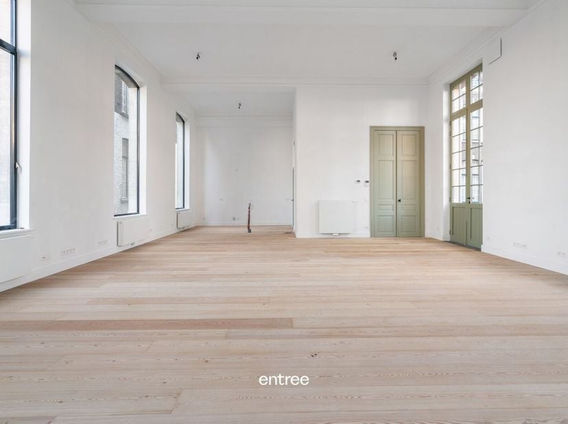 Dit gelijkvloerse appartement is bijzonder interessant voor allen die hun toekomstige thuis volledig zelf willen indelen en inrichten.<br />
Wij biede