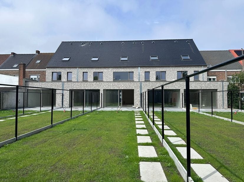 Ben je op zoek naar een&amp;nbsp;woning te koop in Zandvoorde&amp;nbsp;of een&amp;nbsp;nieuwbouwwoning in Oostende? In de&amp;nbsp;Stationsstraat te Zandvoorde&amp;nbsp;z