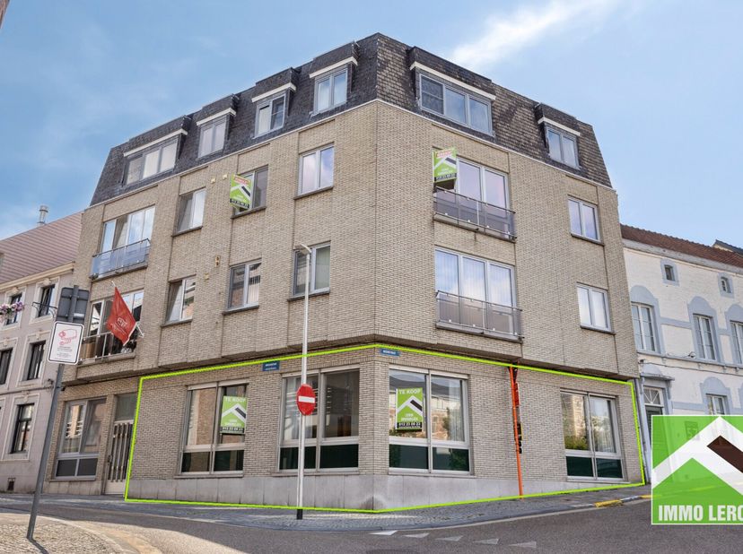 Bekijk dit appartement rechtstreeks op de site van Immo Leroi: https://www.immo-leroi.be/pand/kopen-appartement-tongeren/7616732<br />
<br />
Op de ho