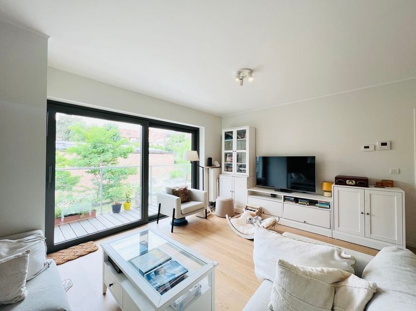 WOLUWE-SAINT-PIERRE, ideaal gelegen vlakbij het metrostation Tomberg (tussen de Rob en het gemeentehuis van WSP), licht APPARTEMENT (3 slaapkamers/1 b
