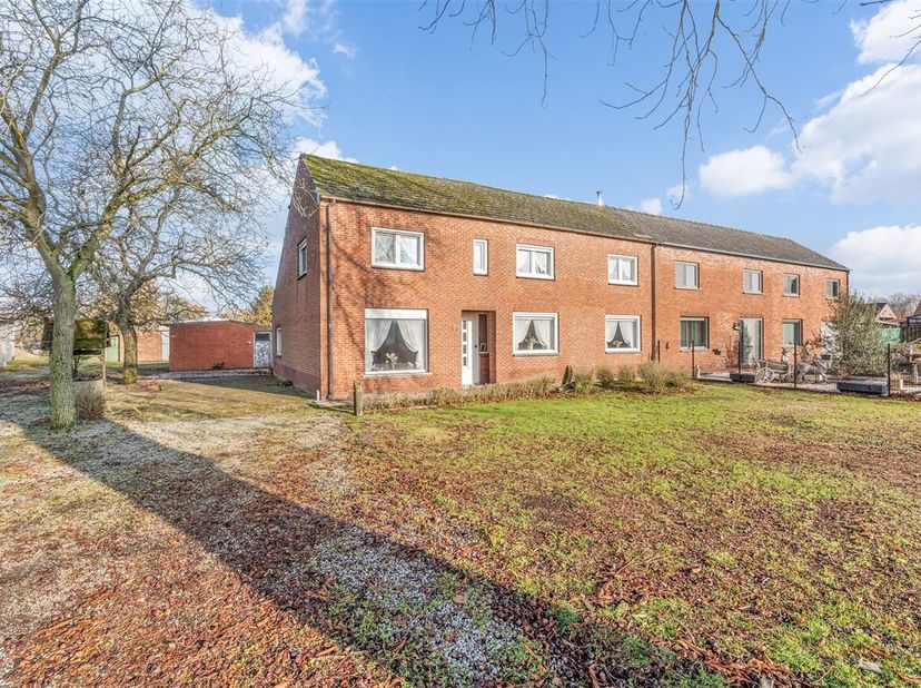 Journée portes ouvertes le samedi 14 mars de 17h00 à 18h00.<br />
Bienvenue dans cette maison jumelée de caractère située à Lommel-Kolonie. Cette prop
