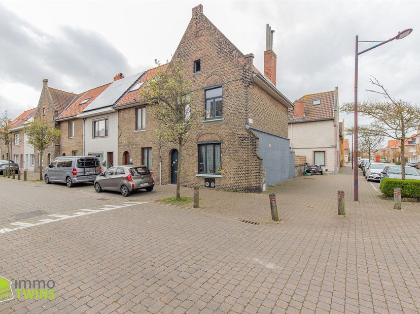 Charmante HOB in de rustige buurt van Oostende | Bezoekdag 25/04<br />
Instelprijs (bieden vanaf): 259.000,00 EUR. Deze instapklare woning is gelegen