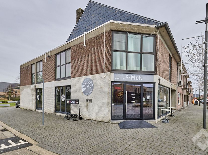 Uitstekend horeca pand te koop gelegen in de dorpskern van Kaulille. Het pand werd recent volledig gerenoveerd en omgebouwd met oog voor detail naar d