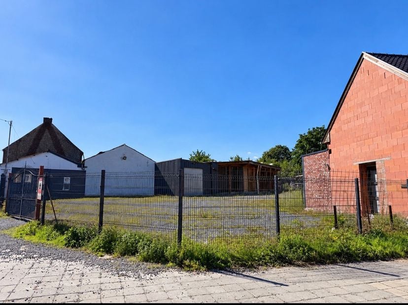 Garage à vendre à Rue des Ecoles 2,
                    7321 Blaton
