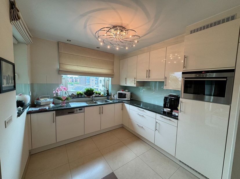 Luxueus 2-slaapkamer appartement te huur – Aalter, Residentie De Kouter<br />
<br />
Op een toplocatie op de hoek van de Stationsstraat en de Kouter,