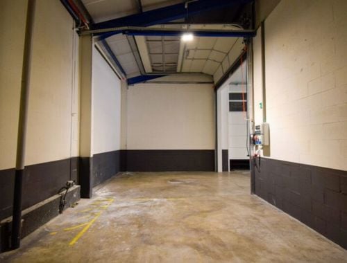                                         Entrepôt à louer à Sint-Truiden, € 400
