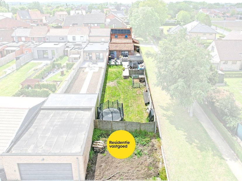 Charmante en verrassend ruime rijwoning op een perceel van 395 m² met tuin, energiezuinige voorzieningen en tal van mogelijkheden te centrum Poperinge