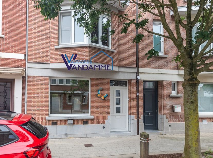 Rustig gelegen woning met 3 slaapkamers en tuinterras op een steenworp van het albertpark en de Leieboorden.