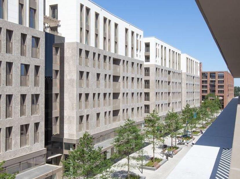 App. B21.401 in residentie CityGarden heeft 2 slpk. en is op de 4de verdieping gelegen. Het appartement (120 m²) omvat een inkom met toilet, berging,