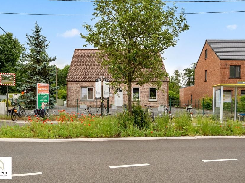 Prachtige instapklare villa met volledige onderkeldering op rustige en strategische ligging<br />
<br />
Bent u op zoek naar een stijlvolle villa waar