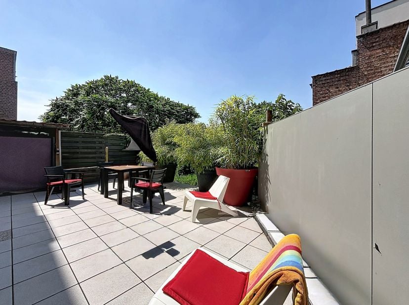 Cet appartement de plain-pied très accueillant est situé à quelques minutes à pied ou à vélo du centre de Vilvoorde et dispose d'une belle terrasse ex