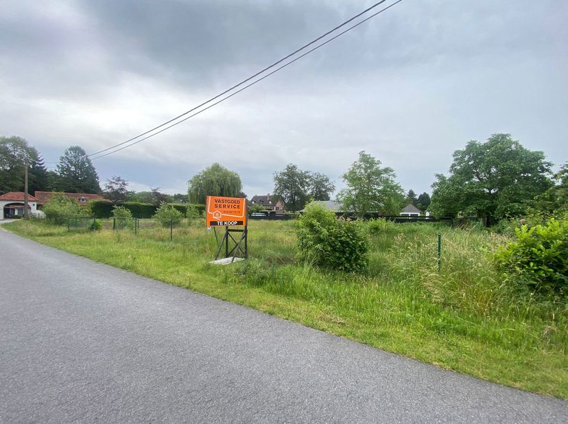 Zeer rustig gelegen bouwgrond met 20m straatbreedte!<br />
<br />
Deze bouwgrond, op wandelafstand van natuurgebied “de most”, is een open bebouwing m