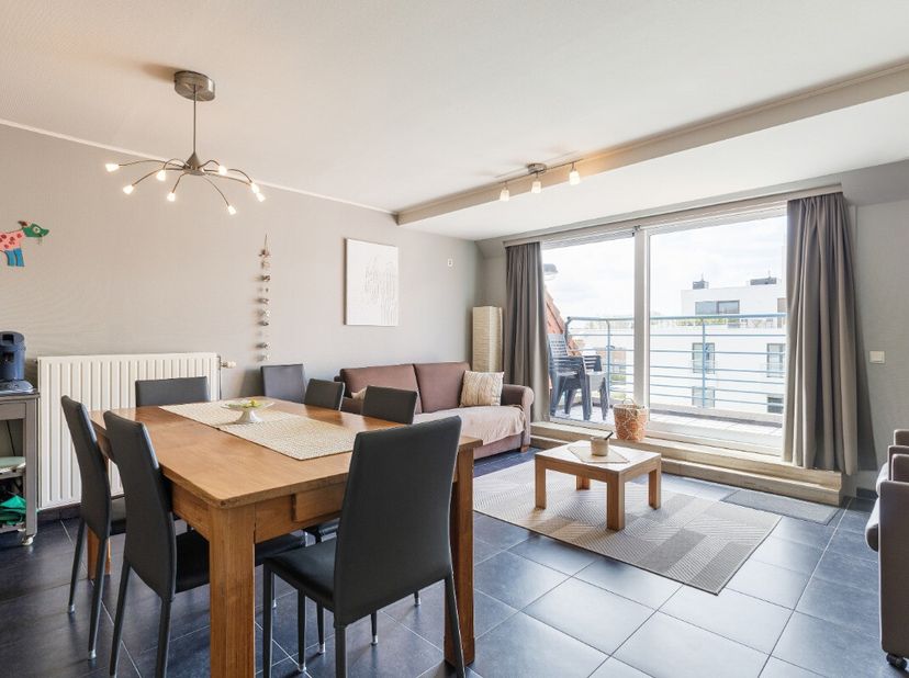 [[ UNE OPTION A ÉTÉ PRISE SUR CE BIEN. ]] La Panne : Appartement 2 chambres prêt à emménager avec terrasse ensoleillée ! Cet appartement prêt à emména