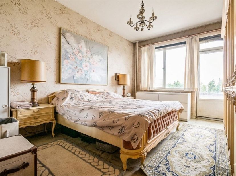 Ligging: Het appartement is gelegen aan de Bleekhofstraat 117 bus 23/5C, in een centrale en gegeerde buurt van Antwerpen. Winkels, supermarkten, schol