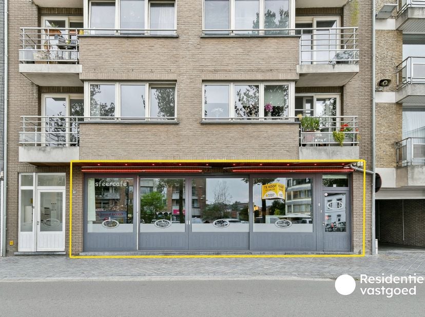 Bedrijfsvastgoed te koop in Markt 8,
                    8470 Gistel