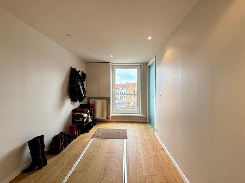 WIJ CONTACTEREN U ENKEL VOOR EEN BEZOEK INDIEN DE ONDERSTAANDE LINK VOLLEDIG EN CORRECT IS INGEVULD: https://www.heylenvastgoed.be/huren/appartement-t