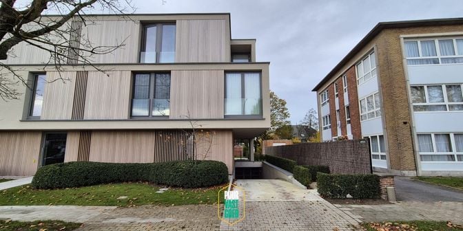 Garage te koop in Jan Breydellaan 99, 8200 Sint-Andries