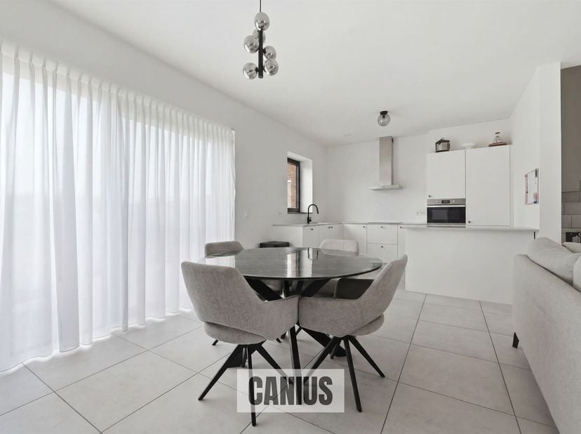 MODERNE WONING MET 3 SLKS &amp; TUIN<br />
<br />
In het rustige &amp; groene Munsterbilzen, deelgemeente van de stad Bilzen-Hoeselt treffen wij de verkavel