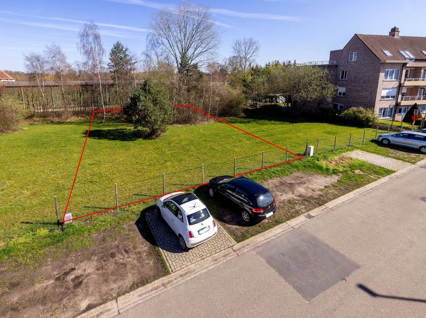 Bouwgrond voor OB op 6a66ca - 18m breedte<br />
<br />
Deze bouwgrond van 666m2 met een straatbreedte van 18m en een diepte van 37m is geschikt voor