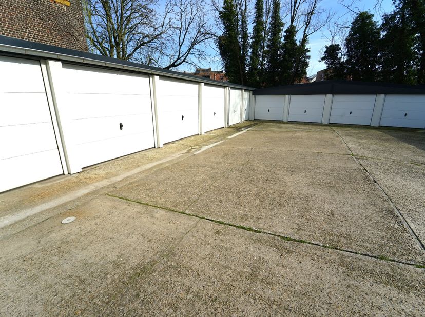 Garage à vendre
                    à 9000 Gent