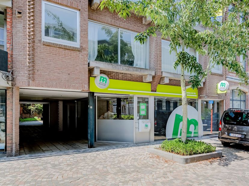 Ruim handelsgelijkvloers ca 165 m² (cfr EPC) op uitstekende ligging! <br />
<br />
In de Pieter Reypenslei, op een centrale ligging in het centrum v