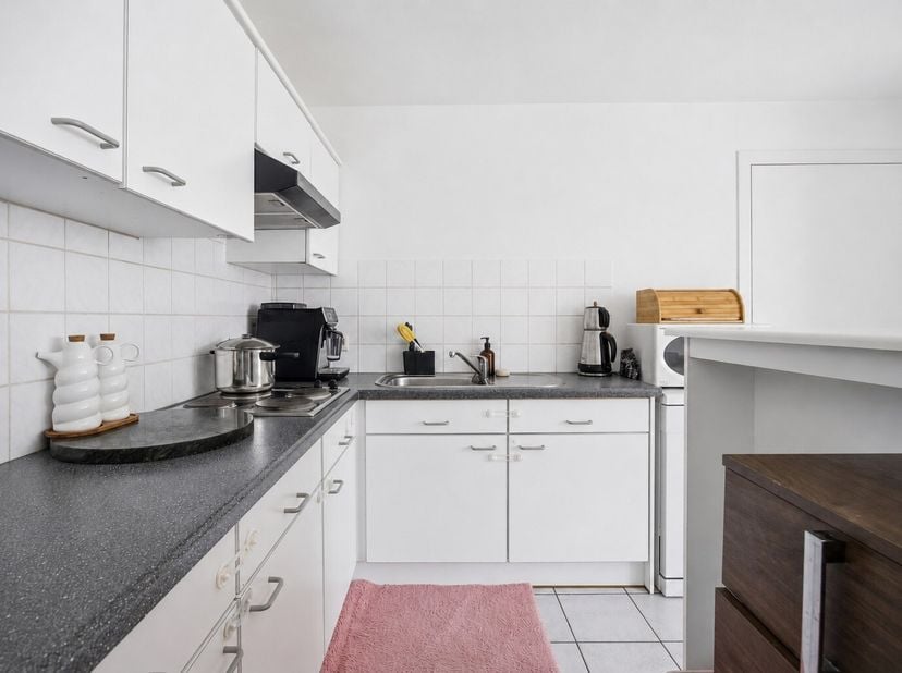 Uitstekend gelegen, betaalbaar en lichtrijk appartement te Lummen.<br />
Dit gezellige appartement op de eerste verdieping beschikt over twee volwaard