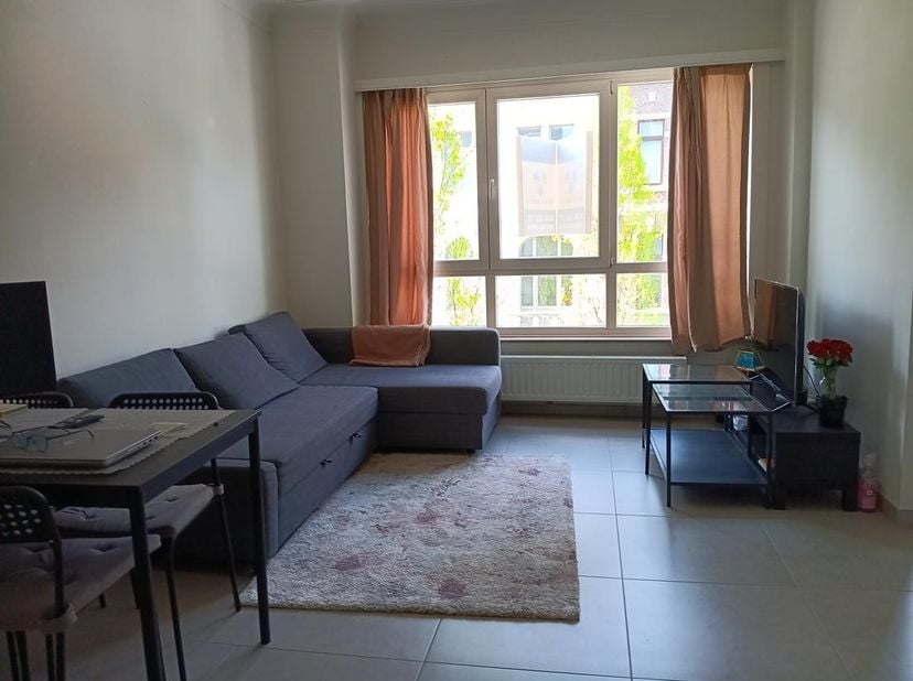 Gezellig 2 slpk app met terras gelegen op een toplocatie aan het Trendy Zuid.<br />
Het appartement is op de 2e verdieping in een klein gebouw en best