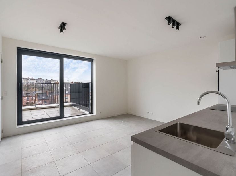 Welkom in Residentie Mosa, een kwalitatieve residentie op een bijzonder gegeerde locatie in Hasselt. Gelegen aan de Maastrichtersteenweg 127 woont u h