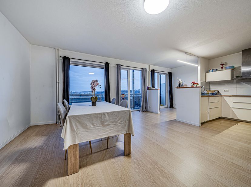 Découvrez une opportunité d'acquérir un magnifique appartement une chambre rénové en 2015 situé au cœur de la Médiacité.<br />
Parfaitement adapté pou