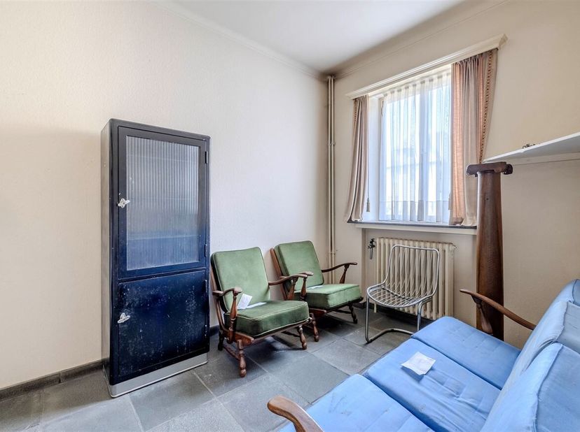 Journée portes ouvertes le samedi 14 mars de 15h30 à 16h30.<br />
Maison de médecin à rénover d'une surface habitable de 464 m² sur un terrain de 1000