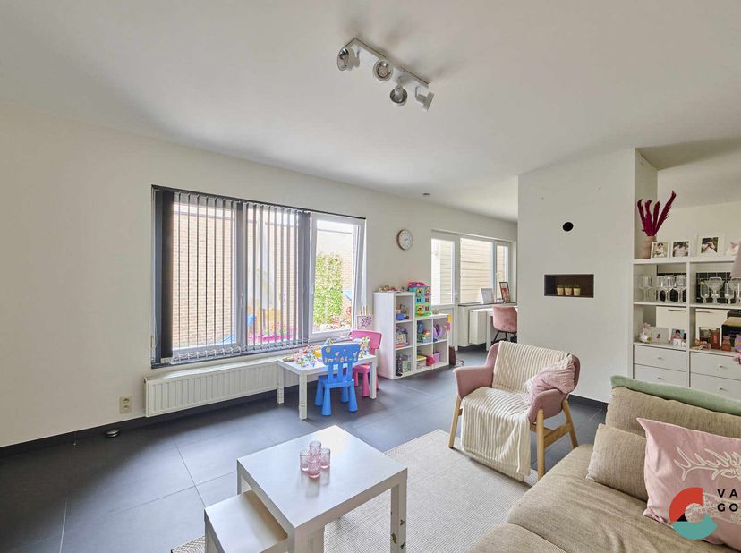 Gelijkvloers appt 2SK met garage en ruim terras centrum Leopoldsburg<br />
Lichtrijk appartement te koop in het centrum van Leopoldsburg. Het appartem
