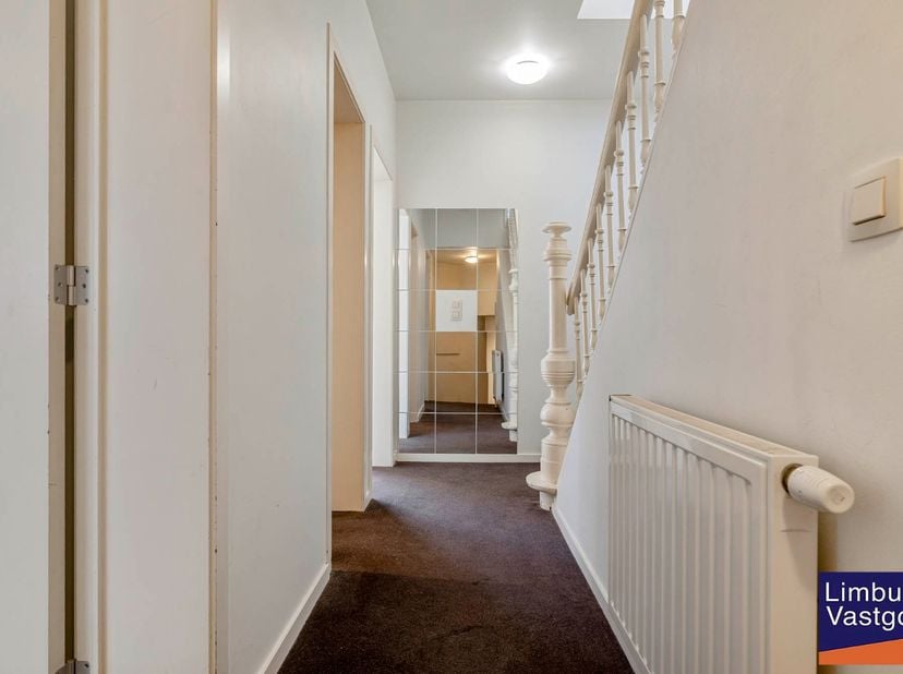 Gezellig en zeer centraal gelegen appartement met ruim terras op de bovenste verdieping van een kleinschalig appartementsgebouw. Dit appartement is ge