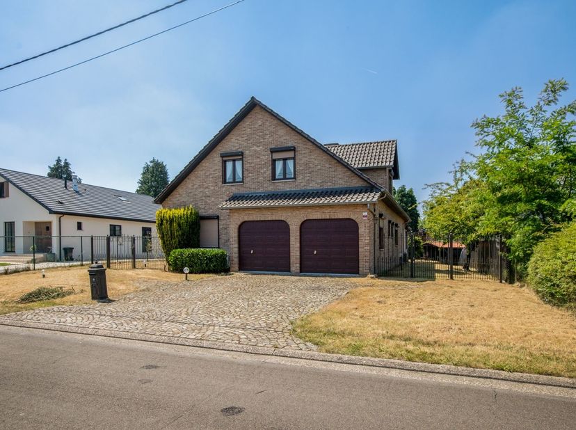 Instapklare gezinswoning met EPC-label B <br />
<br />
Deze woning is gelegen in een doodlopende straat nabij het centrum van Genk met een vlotte ve