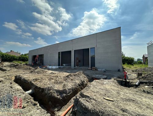                                         Bâtiment d’entreprise à louer à Anzegem, € 1.130
