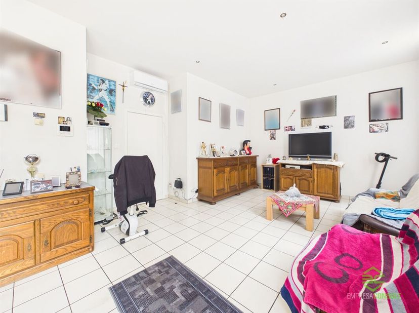 + Als u op onze eigen website (www.empresaconsult.be) naar deze woning doorklikt, vindt u een alle info! +<br />
In de schaduw van de Sint-Maartenkerk