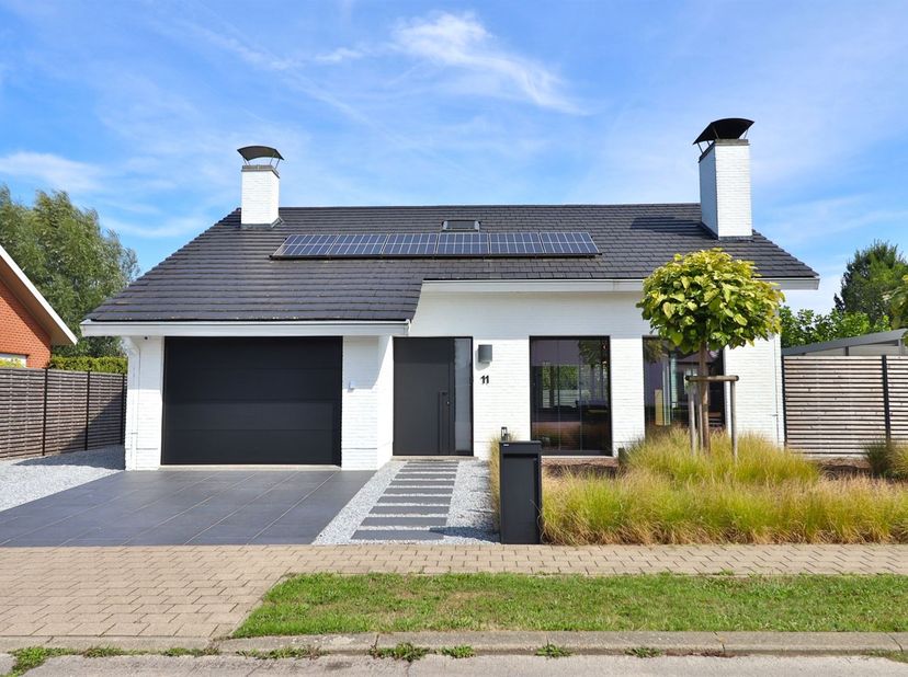 *** QUICK SALE MET BIEDPRIJS VANAF 485.000 EUR *  Kijk -en bieddagen 10, 11 en 12 september (enkel op afspraak) <br />
<br />
Super instapklare en r