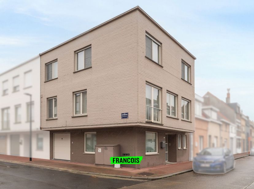 Deze uitstekend onderhouden gezinswoning is gelegen in Knokke-Heist en biedt een ideale combinatie van ruimte, comfort en energiezuinig wonen. Met vie
