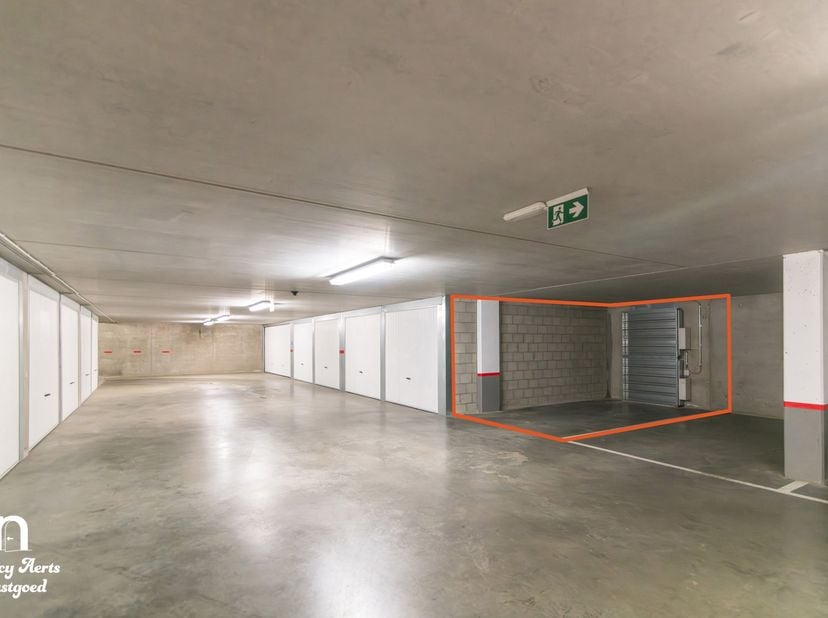 Bent u op zoek naar een veilige en vlot bereikbare parkeeroplossing in Hasselt? Deze ondergrondse autostaanplaats (P37), bevindt zich in een recent ge